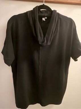 Cable & Gauge Black Hooded Short-Sleeve Top